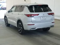 Mitsubishi OUTLANDER PHEV лот № 2612 оценка 3.5  с аукциона в Японии 1