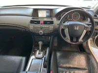 Honda INSPIRE лот № 2678 оценка RA  с аукциона в Японии 4