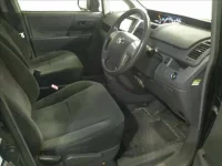 Toyota VOXY лот № 4244 оценка 3.5  с аукциона в Японии 2