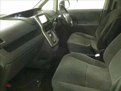 Toyota VOXY  с аукциона в Японии