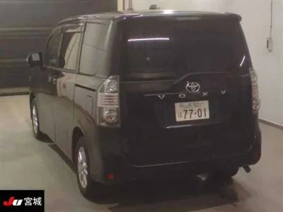 Toyota VOXY  с аукциона в Японии