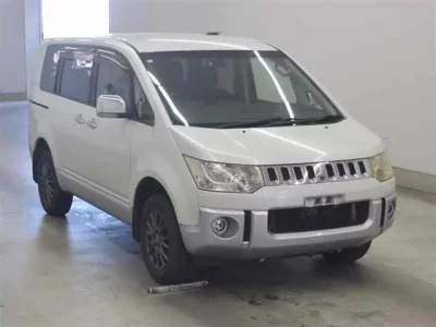 Mitsubishi DELICA D5