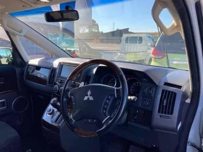 Mitsubishi DELICA D5