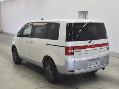 Mitsubishi DELICA D5