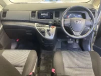 Toyota ISIS лот № 3036 оценка 4  с аукциона в Японии 3