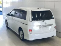 Toyota ISIS лот № 3036 оценка 4  с аукциона в Японии 1