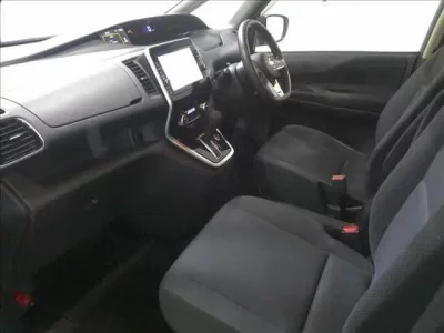 Nissan SERENA  с аукциона в Японии