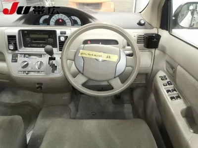 Toyota RAUM  с аукциона в Японии