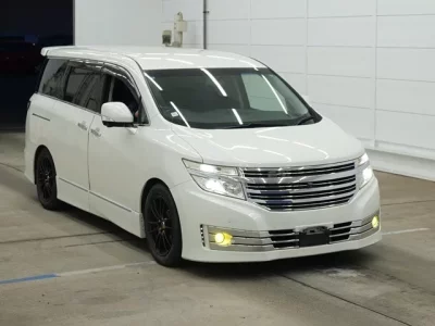 Nissan ELGRAND  с аукциона в Японии