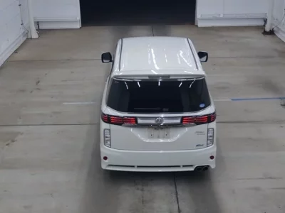 Nissan ELGRAND  с аукциона в Японии
