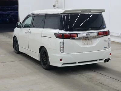 Nissan ELGRAND  с аукциона в Японии