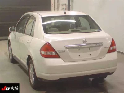 Nissan TIIDA LATIO  с аукциона в Японии