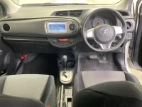 Toyota VITZ лот № 3055 оценка R  с аукциона в Японии 3