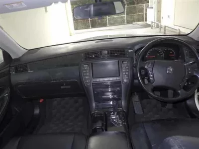 Toyota CROWN  с аукциона в Японии