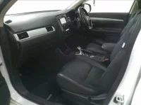 Mitsubishi OUTLANDER PHEV лот № 4314 оценка 3  с аукциона в Японии 2