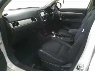 Mitsubishi OUTLANDER PHEV  с аукциона в Японии