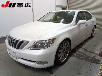 Lexus LS  с аукциона в Японии