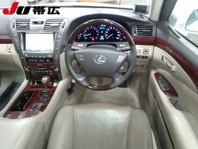 Lexus LS  с аукциона в Японии