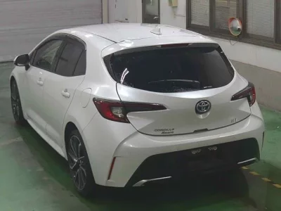 Toyota COROLLA SPORT  с аукциона в Японии