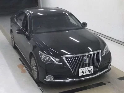 Toyota CROWN  с аукциона в Японии