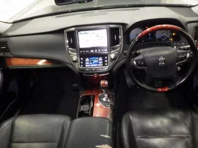 Toyota CROWN  с аукциона в Японии