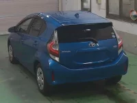 Toyota AQUA лот № 3092 оценка 4  с аукциона в Японии 1