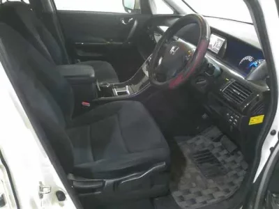 Honda ELYSION  с аукциона в Японии