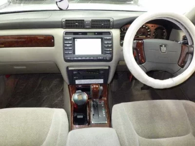 Toyota CROWN  с аукциона в Японии