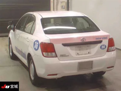 Toyota COROLLA AXIO  с аукциона в Японии