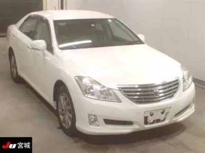 Toyota CROWN  с аукциона в Японии