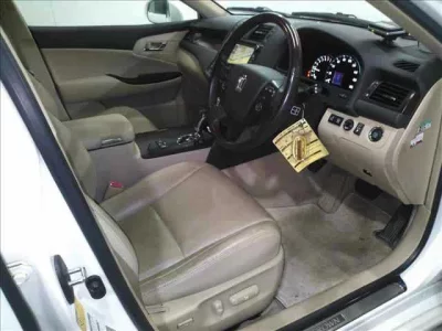 Toyota CROWN  с аукциона в Японии