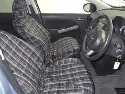 Mazda DEMIO  с аукциона в Японии