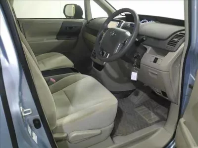 Toyota NOAH  с аукциона в Японии