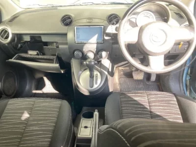 Mazda DEMIO  с аукциона в Японии