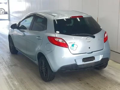 Mazda DEMIO  с аукциона в Японии