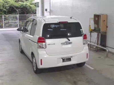 Toyota SPADE  с аукциона в Японии