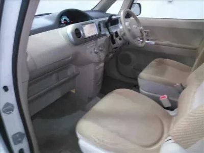 Toyota PORTE  с аукциона в Японии