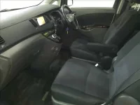 Toyota ISIS лот № 4461 оценка 3  с аукциона в Японии 2