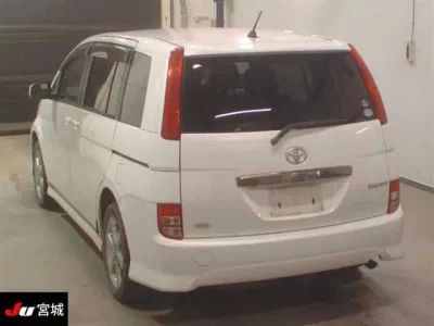 Toyota ISIS  с аукциона в Японии