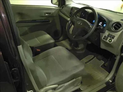 Toyota PIXIS EPOCH  с аукциона в Японии