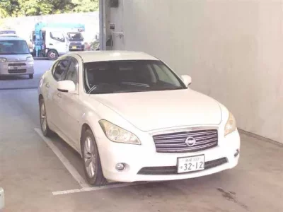 Nissan FUGA  с аукциона в Японии