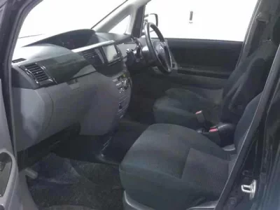 Toyota VOXY  с аукциона в Японии