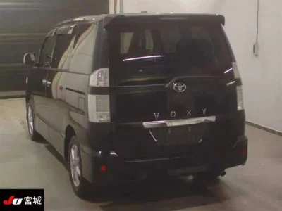 Toyota VOXY  с аукциона в Японии