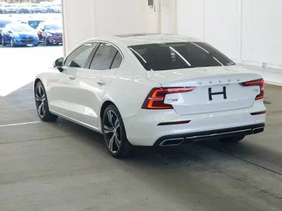 Volvo S60  с аукциона в Японии