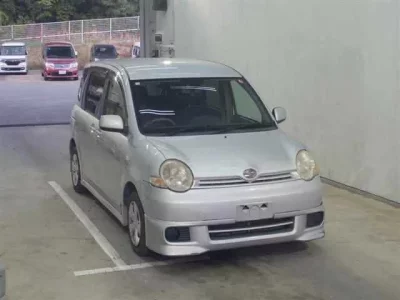 Toyota SIENTA  с аукциона в Японии