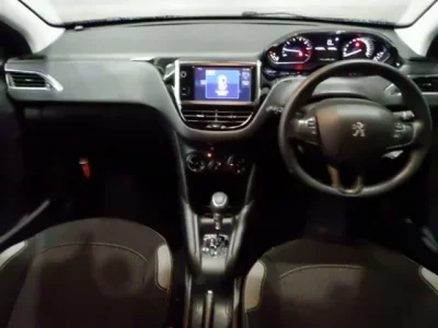 Peugeot 208  с аукциона в Японии