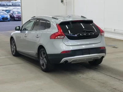 Volvo V40  с аукциона в Японии