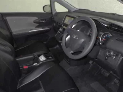 Toyota WISH  с аукциона в Японии