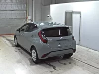 Toyota AQUA лот № 3043 оценка 4  с аукциона в Японии 1