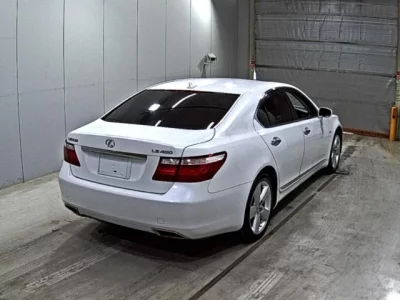 Lexus LS  с аукциона в Японии